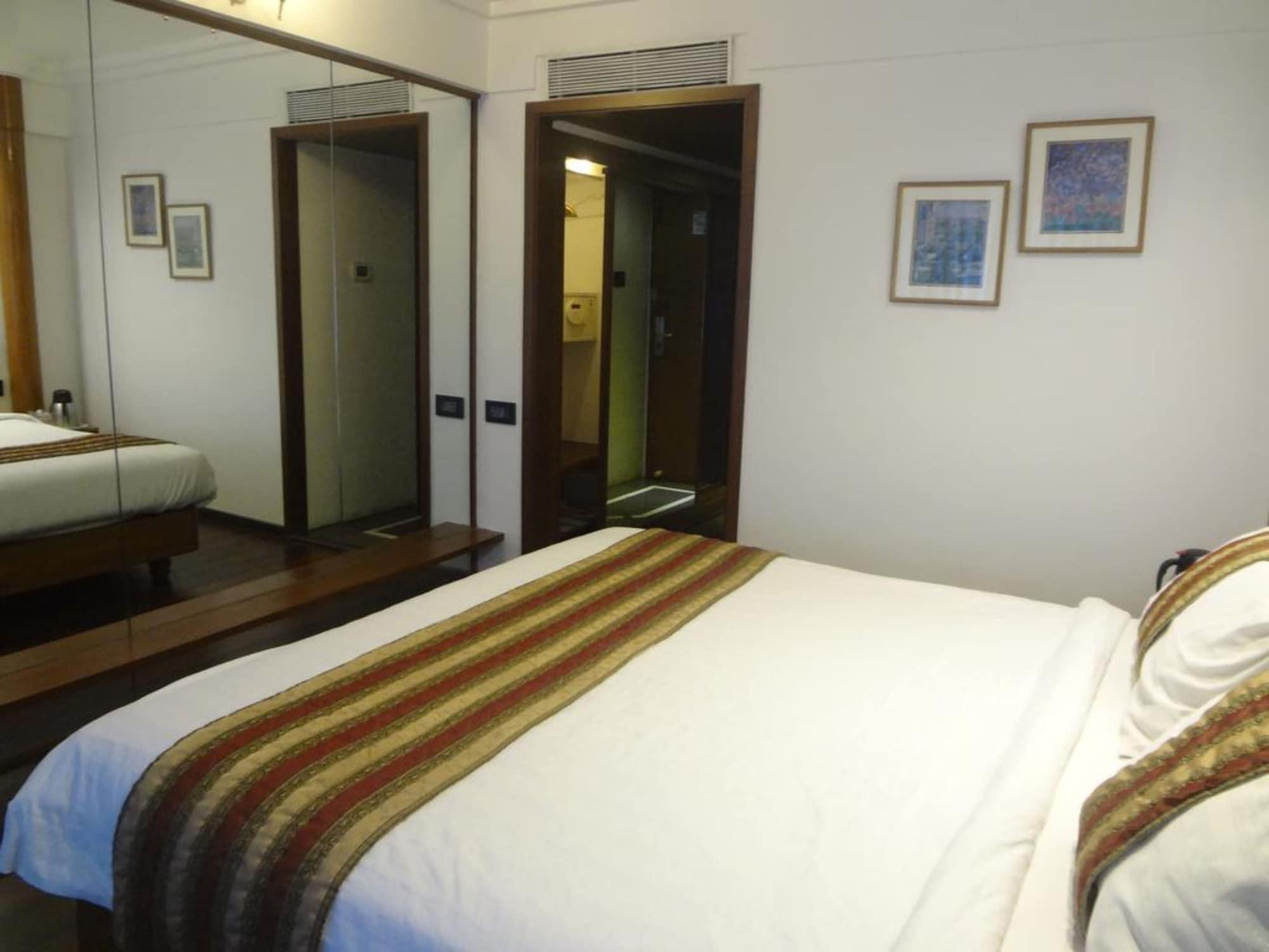 Hotel Midtown Pritam Mumbai Exterior photo
