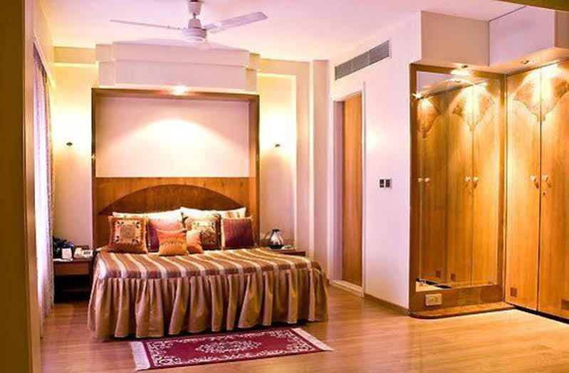Hotel Midtown Pritam Mumbai Exterior photo